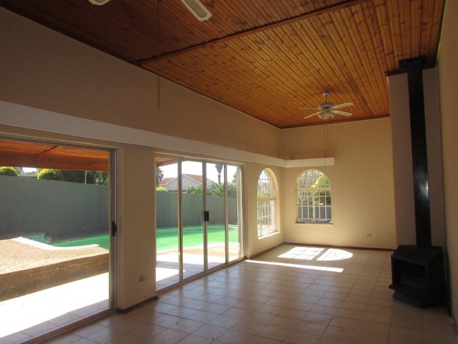 To Let 3 Bedroom Property for Rent in Heuwelsig Free State